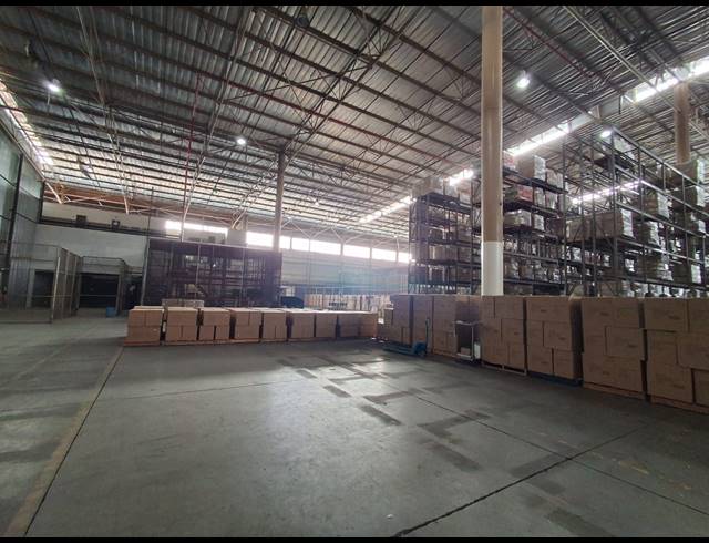 8,558M² WAREHOUSE TO LET IN DENVER
